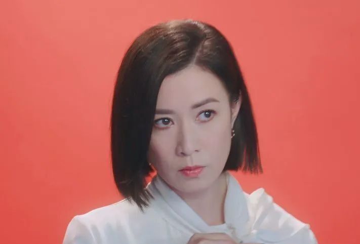 佘诗曼《新闻女王》翻车！被香港新闻主播炮轰剧情荒诞上班只宫斗