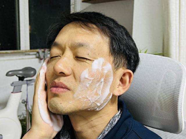 告别干燥和粗糙的肌肤,拥有清爽水润的面容有这一套护肤就够了