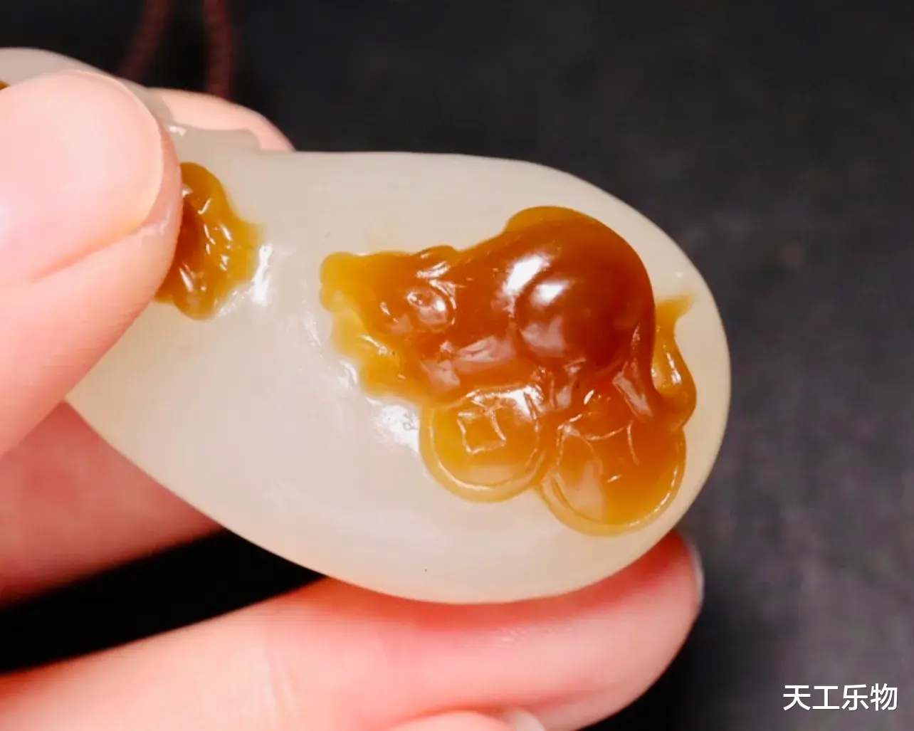|从瑕疵变亮点的“代代数钱”!看和田玉糖白料如何逆风翻盘?