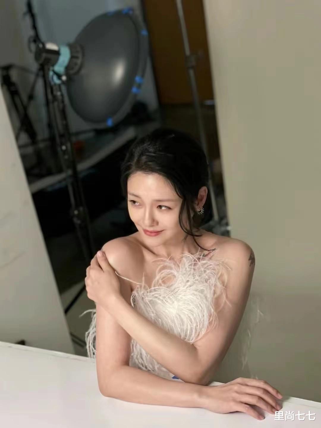 穿衣搭配 二婚后的大S像换了个人，瘦出骨感轮廓，气质变甜眼神都温柔了