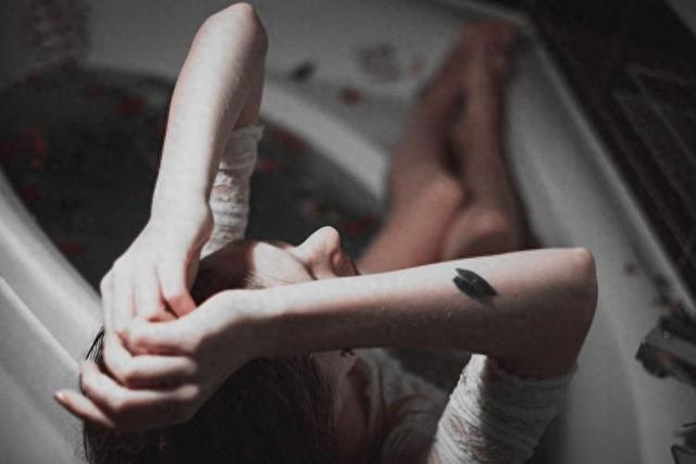 以下三种方法，能让中年女人“荷尔蒙”爆棚，可惜很多男人不会