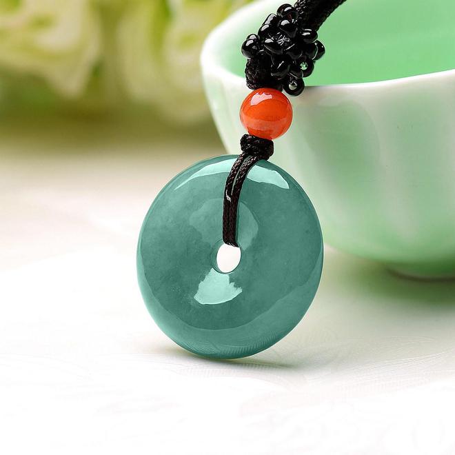 |李理谦:你知道佩戴玉器有什么风水讲究吗?玉石佩戴的风水禁忌!