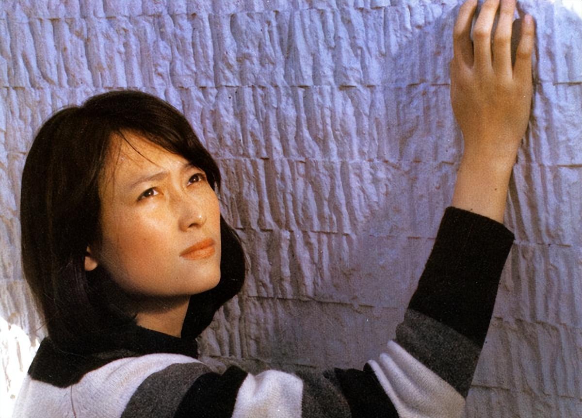 90年代爆红的美女明星左翎,带女儿再婚获幸福,60岁越活越漂亮 - 娱乐