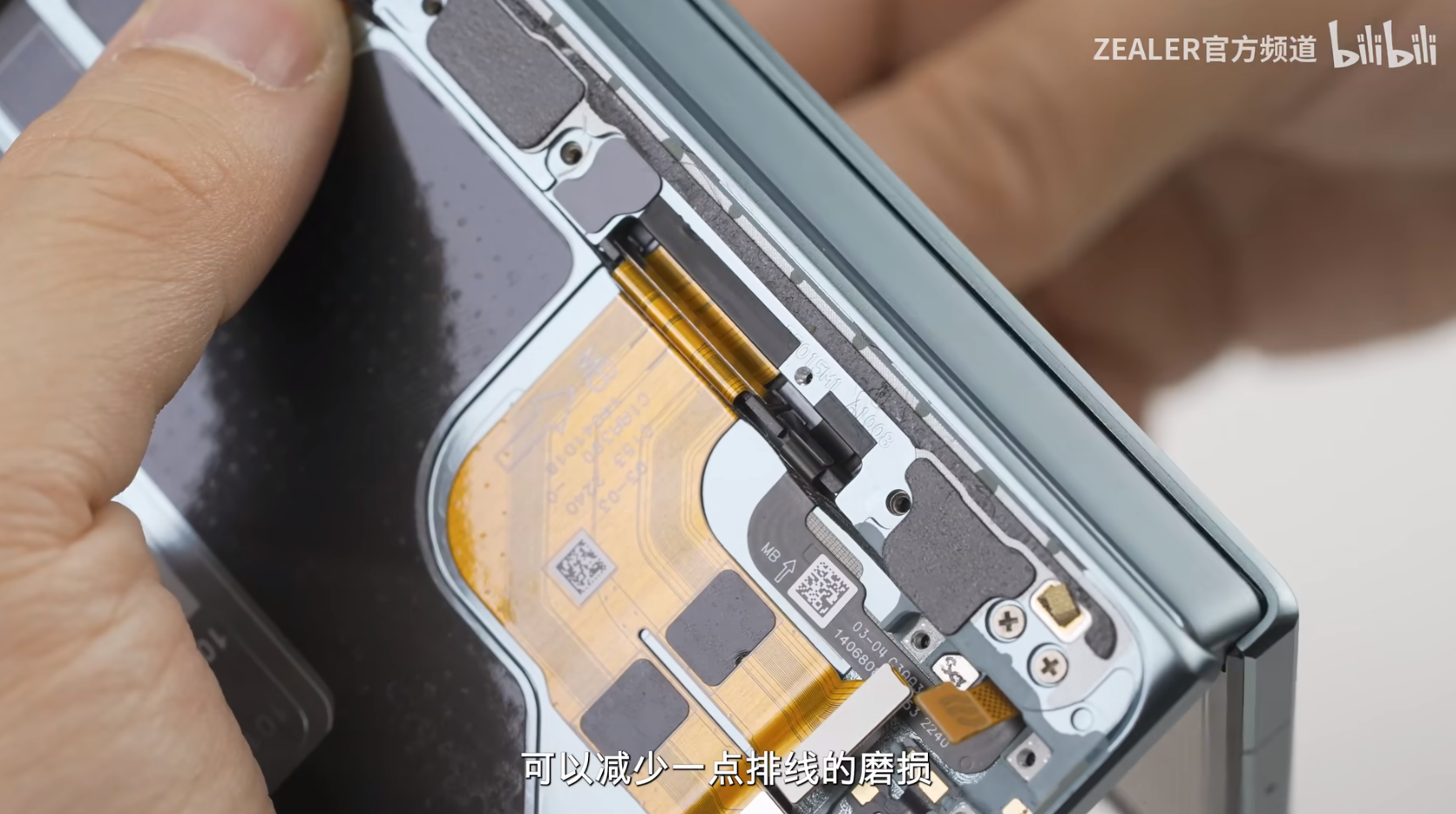 折叠屏|折叠屏如何实现大量减重？UP主拆解Find N2，惊叹屏幕成本不便宜