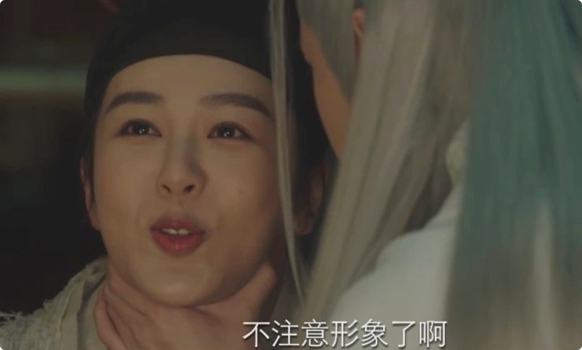 同样头饰繁琐,把刘诗诗和杨紫等人放一起看,女星审美差距出来了