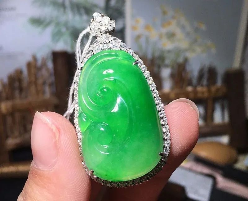 百搭的翡翠挂件，你知道怎么选吗？
