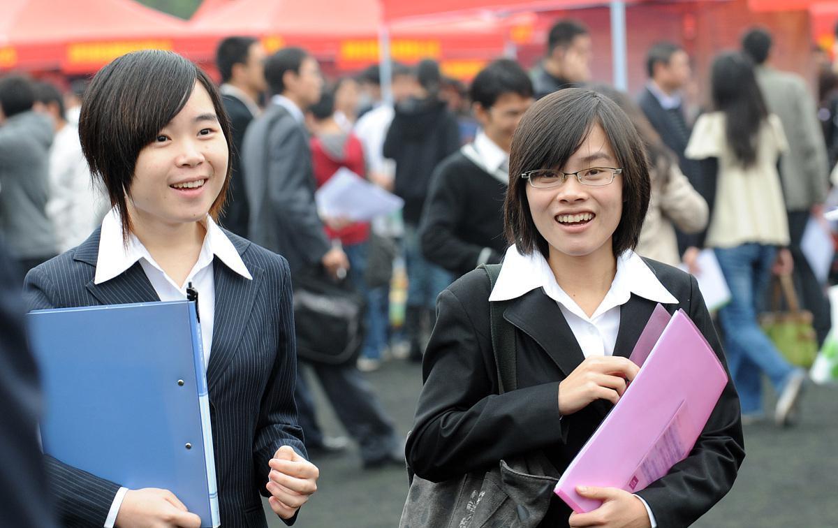 大学生|“断子绝孙式”招聘悄然流行,应届大学生别被蒙在鼓里,还偷着乐