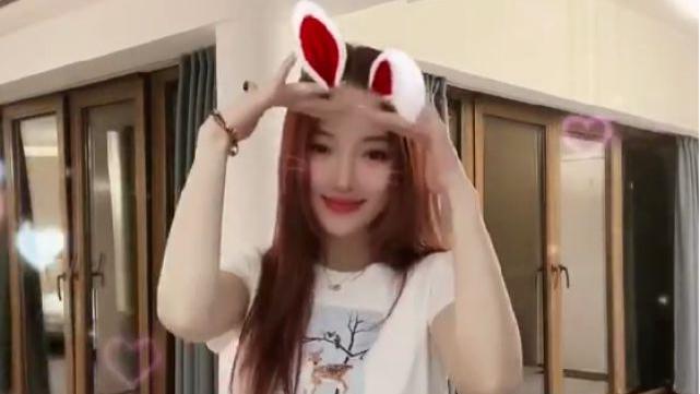 李小璐|李小璐劲歌热舞嘻哈范十足，腰间赘肉抢镜，发文澄清超无奈