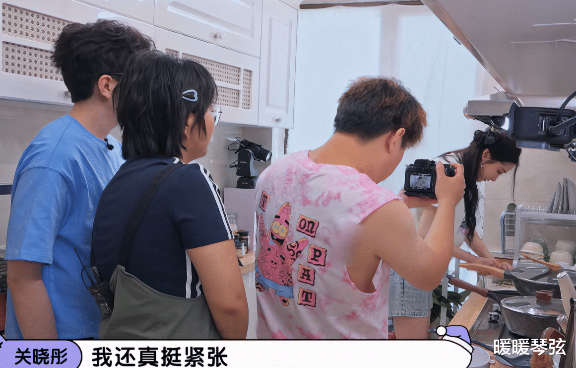 恋爱7年，关晓彤首聊和鹿晗的相处模式，感叹：我们生活挺简单的