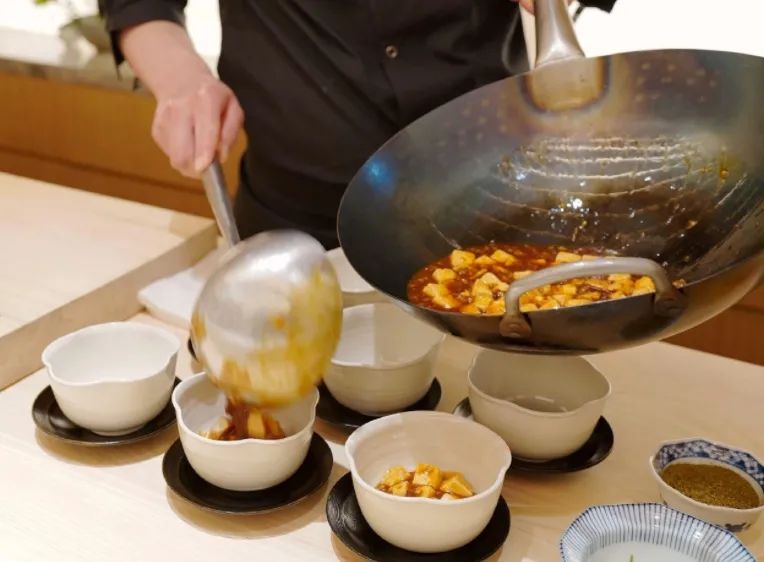 日料|有钱人是怎么把大食堂吃成人均2000的样子的?