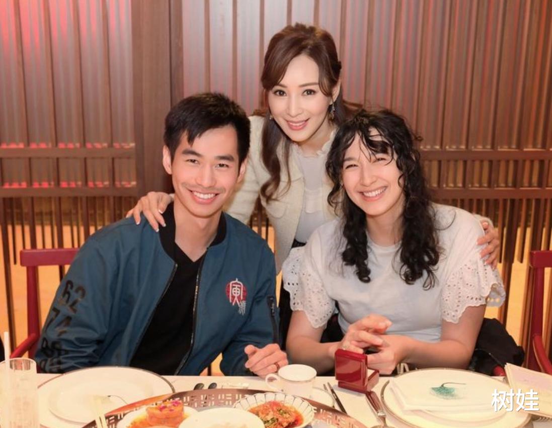 罗霖25岁次子首度携妻回家,妻子是混血身材魁梧,婆媳同框像姐妹