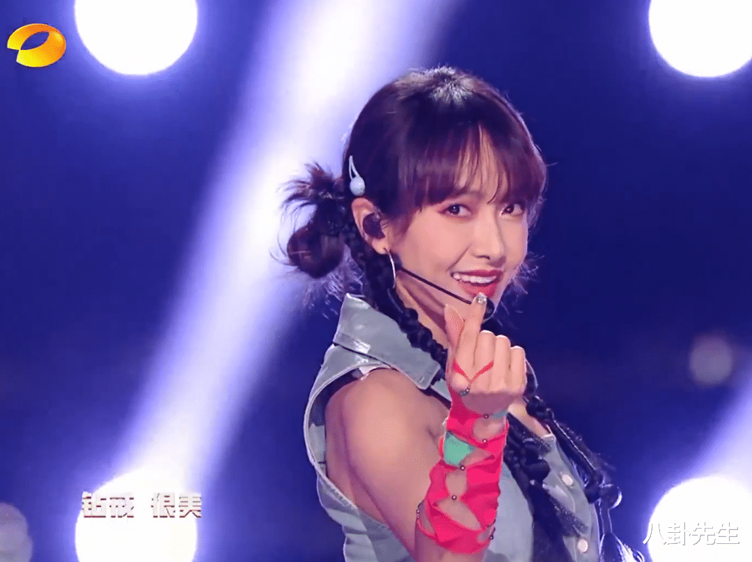 芒果晚会明星状态：萧亚轩脸僵认不出，吴谨言古装扮相赢孟子义