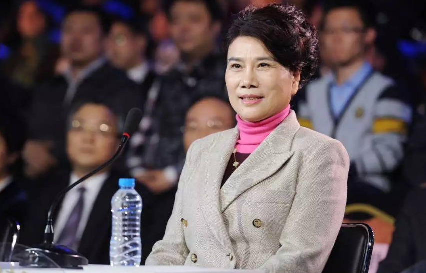 孟羽童|董明珠孟羽童互撕升级，孟羽童不讲武德，点燃格力10万火药桶？