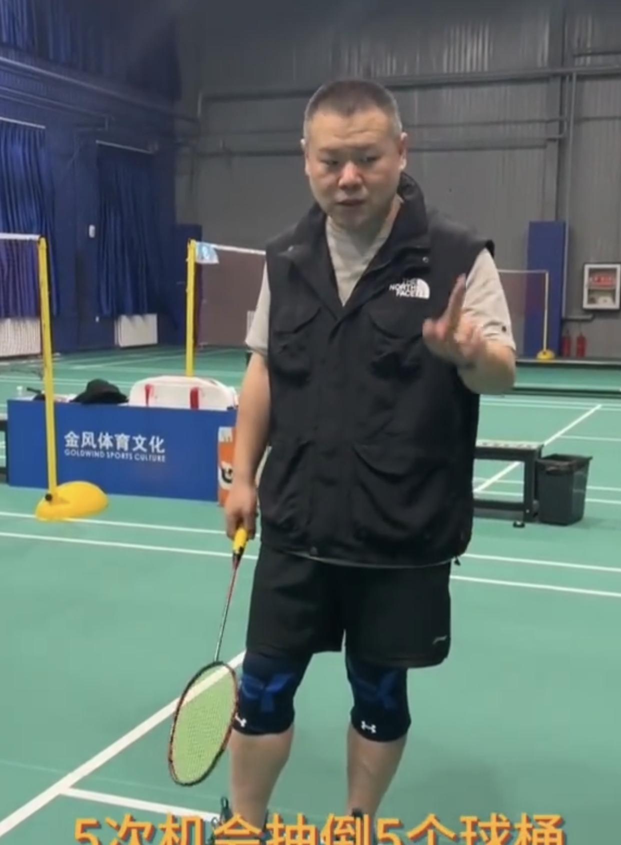 岳云鹏|38岁岳云鹏两鬓已花白,打球不受私生子风波影响