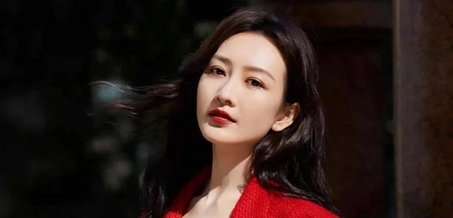 王鸥后续瓜!曝预产期在12月,男方疑孕期出轨了,网友:去父留子吧!