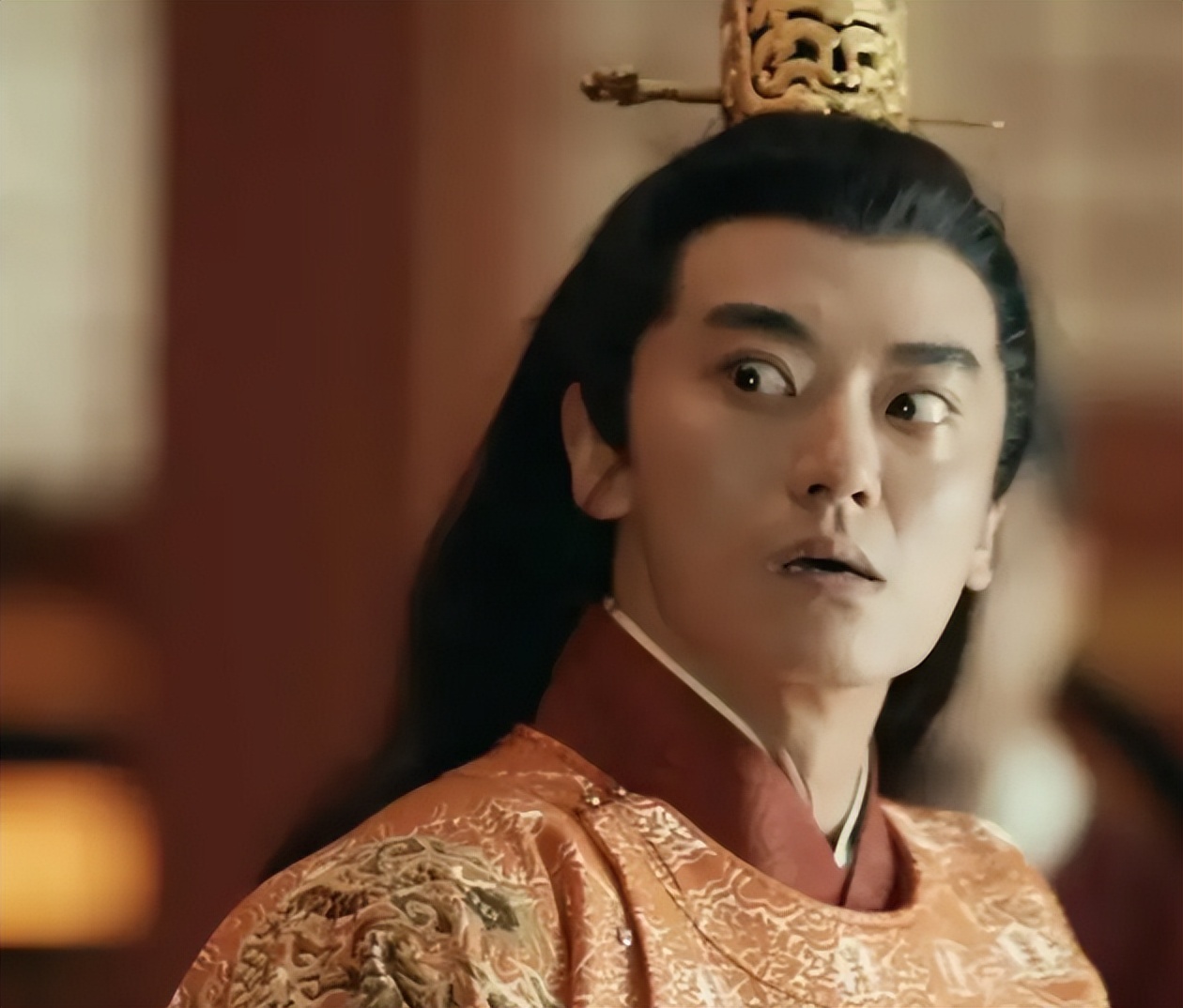 谢娜|全程张大嘴干瞪眼,表情狰狞,闫妮女儿把“警花”演出新花样