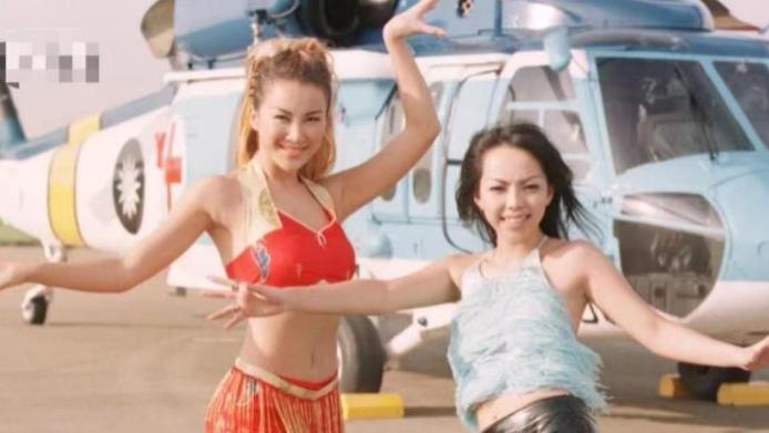 张惠妹暴瘦60斤泪洒演唱会，唱李玟成名曲，双腿细如麻杆引担忧