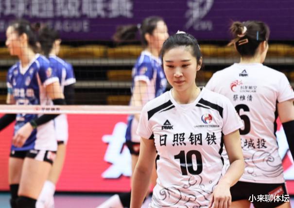 王梦洁|王梦洁放飞自我!尝试跳伞+冲浪,正调整心态迎接新挑战