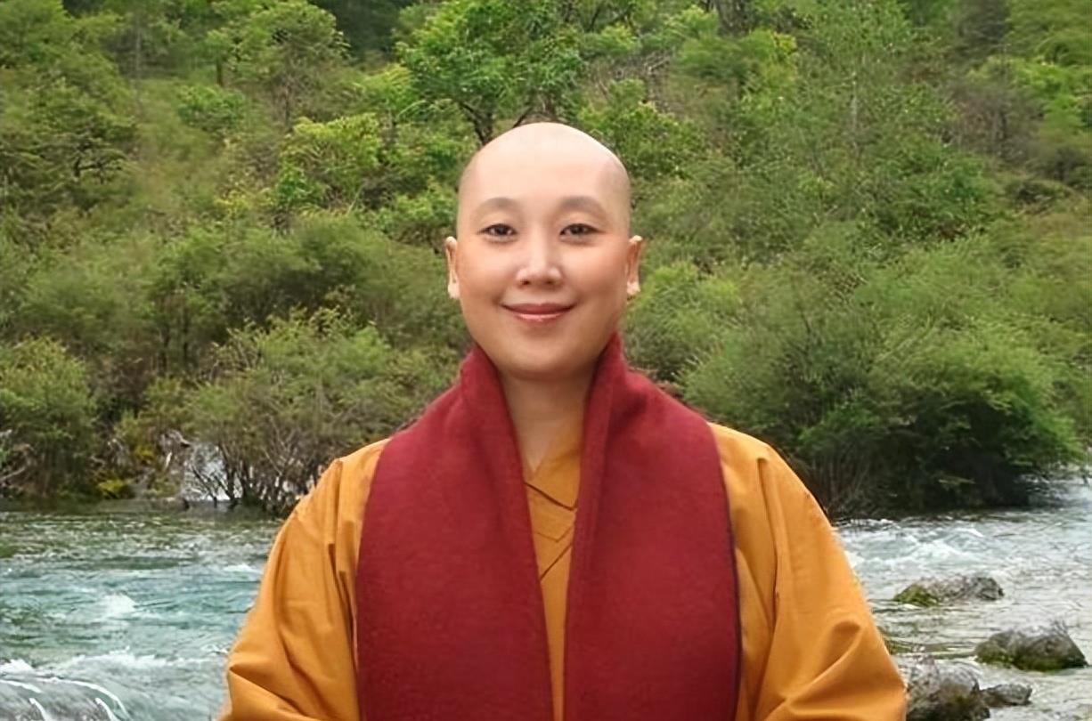 李娜出家已26年:80岁老母亲含泪陪她住寺庙,如今的她们过得怎样