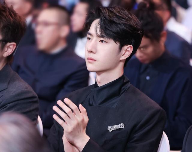 王一博|王一博清瘦好多,看到他的减肥餐,自律可不是随便开玩笑