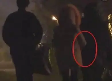 李小璐婚内出轨，沉寂2年后开始走擦边路线，网友：太恶心