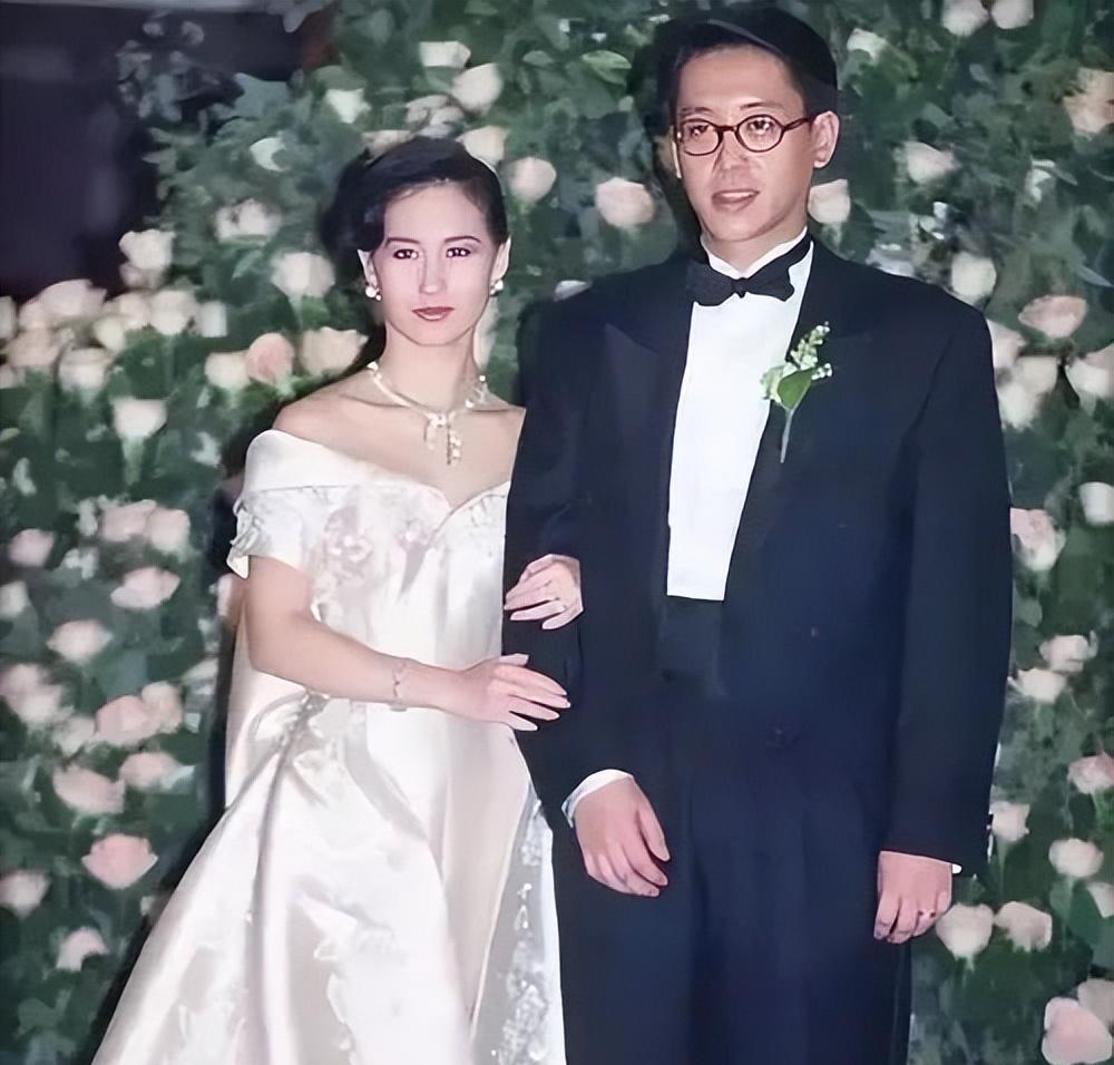 赌王|赌王三、四房子女情史各有各的精彩:有人嫁消防员,有人出轨离婚