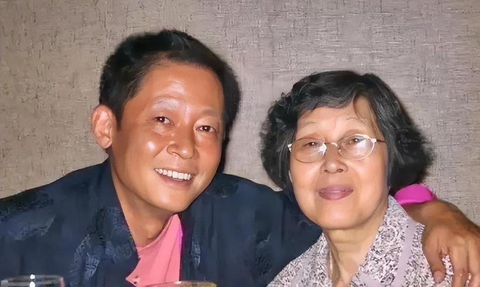 王志文近照曝光,断崖式衰老引发争议,网友:与富婆结婚真幸福吗?