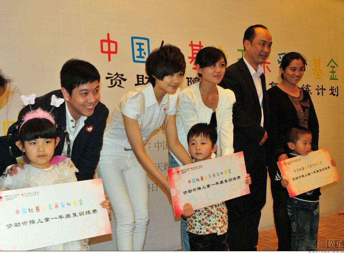 何洁|7位超女现状:李宇春患病,何洁卑微求上浪姐,还有一位被骗6亿!