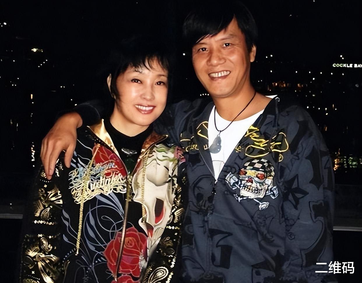 至今没生孩子的4位中老年女星，独居太遗憾，亿万身家没子女继承