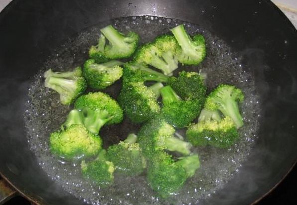 |焯水时，究竟哪些要沸水下锅，哪些要凉水下锅，可千万不能弄混