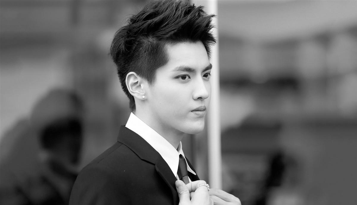 |网友曝吴亦凡在狱中状态：坚持写歌，有专人照顾其生活起居