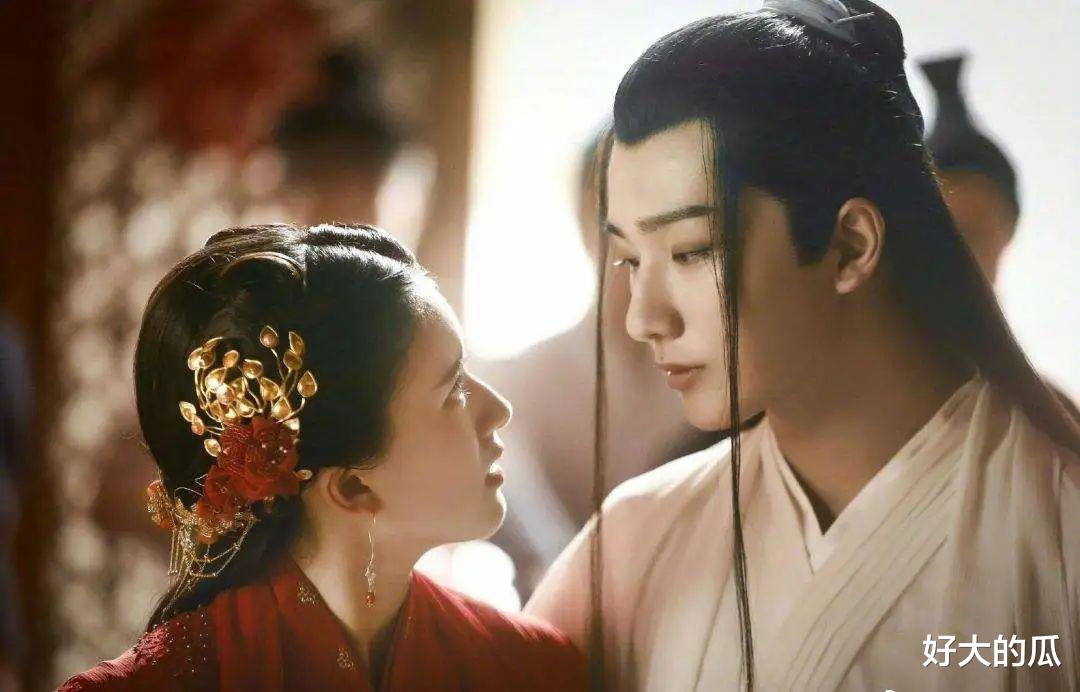 天呐！姐弟恋实锤了，女方怀孕，别墅养胎？