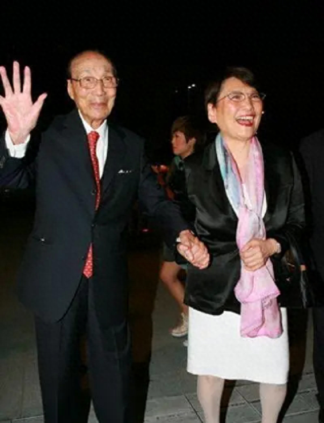 邵逸夫去世之后，4个子女都拒绝为其送终，200多亿遗产无人继承