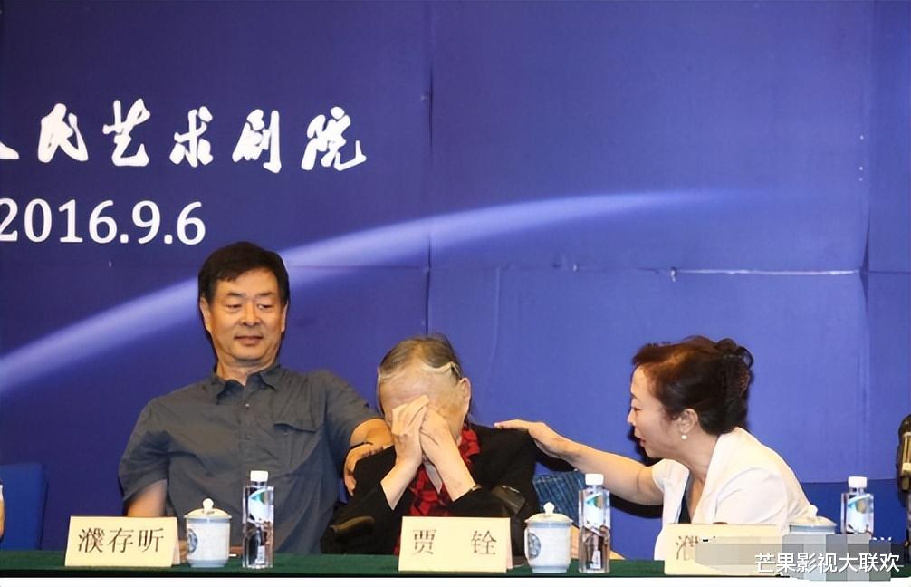 濮存昕：家人相继离世，如今70岁的我不敢老去，还要照顾老母亲