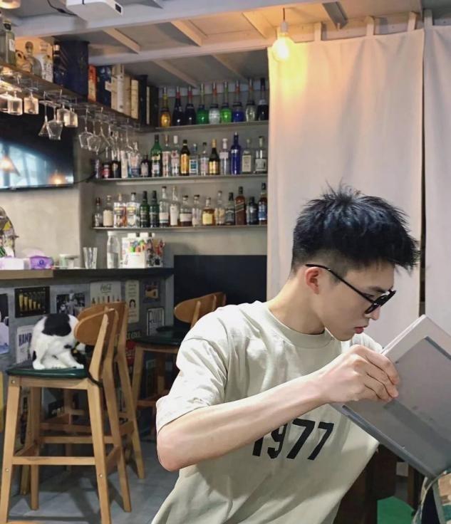 底妆 被女生公认“油腻感十足”的3种男生发型，很多人中了却不自知！