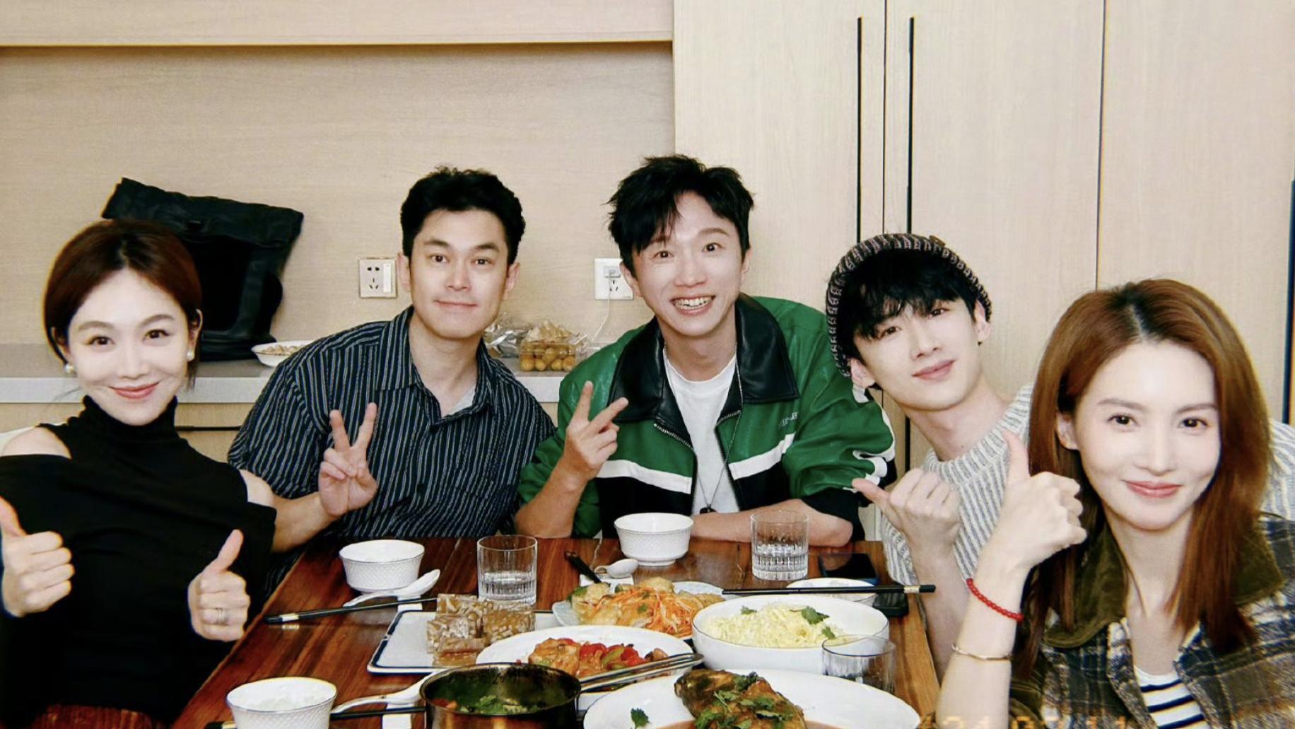 白敬亭全网掉粉，网友劝宋轶与其分手，杨紫也被拉下水