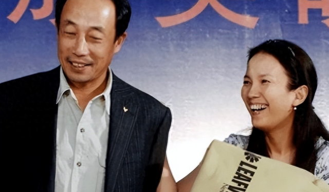 善恶终有报!63岁在美国捡垃圾的吕丽萍,终究活成了一个“笑话”