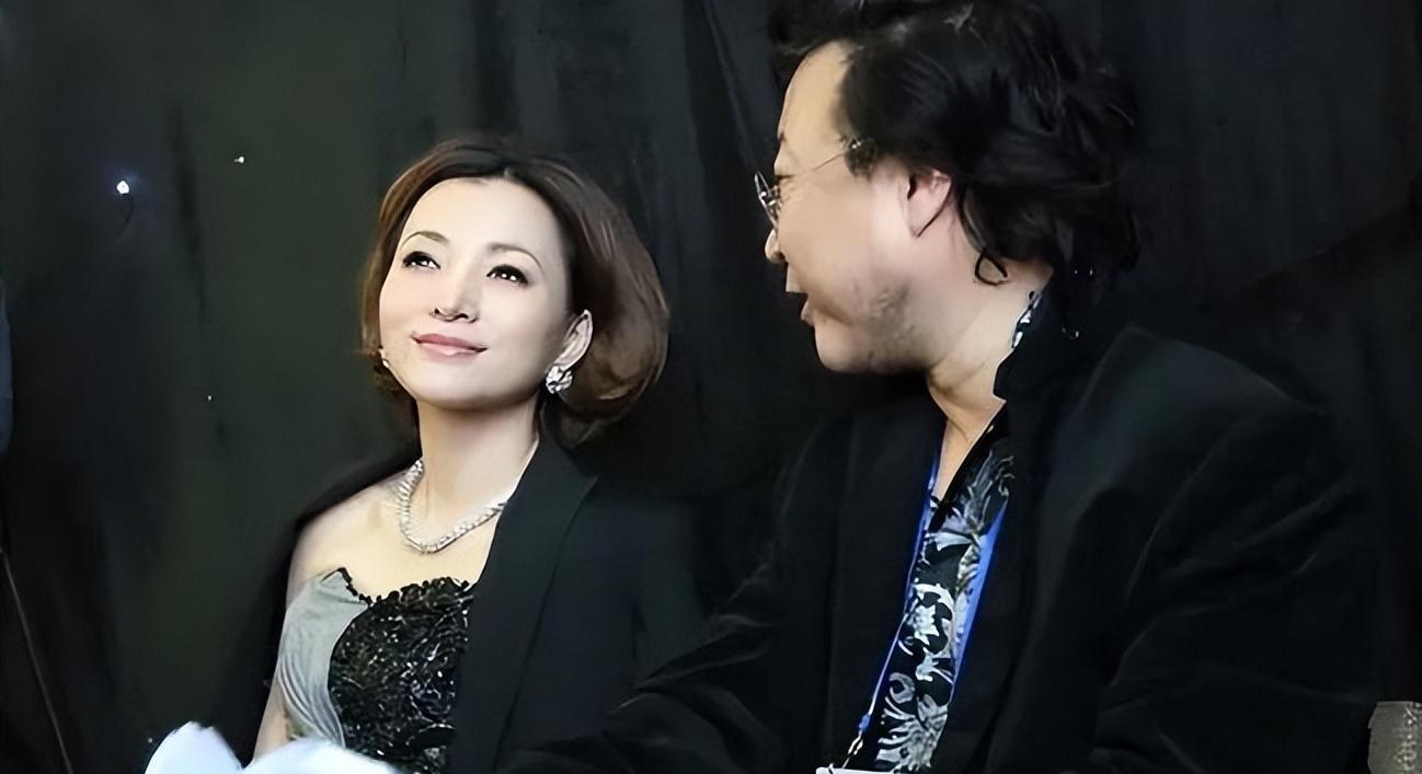 密春雷再被执行5亿总计12亿, 董卿后悔不已:称当初谈恋爱被利用了