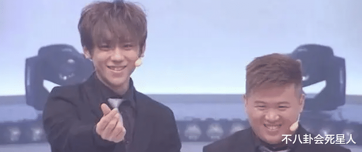 港媒曝香港顶流恋情,与发型师交往超一年,接吻画面曝光