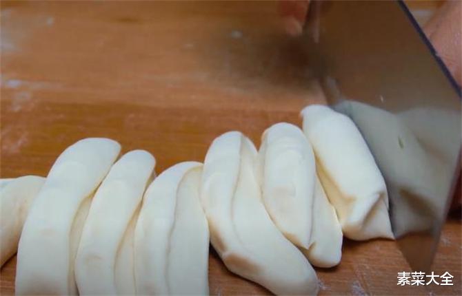 大葱|教你快速烙饼,1次性烙5张,张张松软劲道,刷酱卷大葱真过瘾