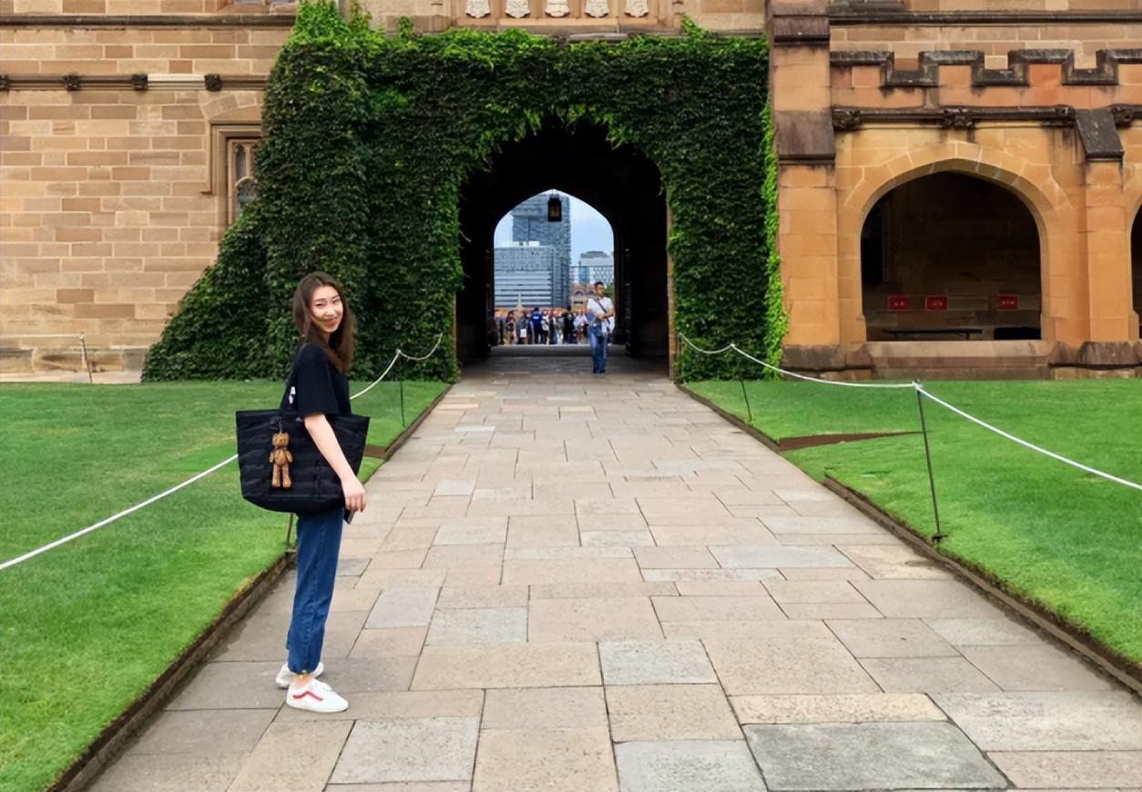 素素|留学生在外当家政工,也不答应回国就业,父母深表困惑:白供了