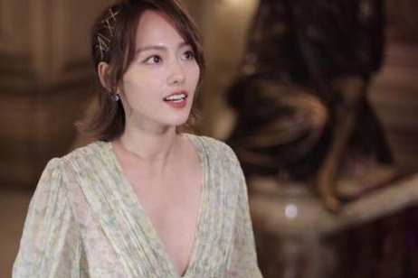 赵本山|张嘉倪屁股“太翘”引热议！被指身材“造假”，网友：买超他知道吗