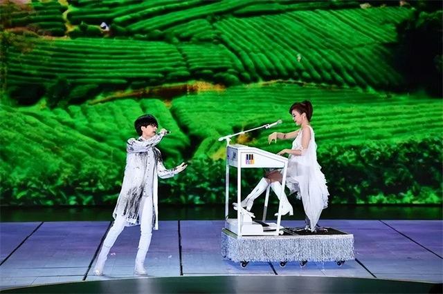 爸爸去哪儿|玖月奇迹现状:五登春晚,离婚后王小玮事业高升,王小海杳无音讯