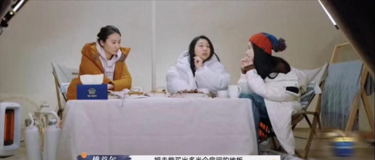 傅首尔与刘毅离婚后,立马官宣新身份,网友难怪男方要离婚的