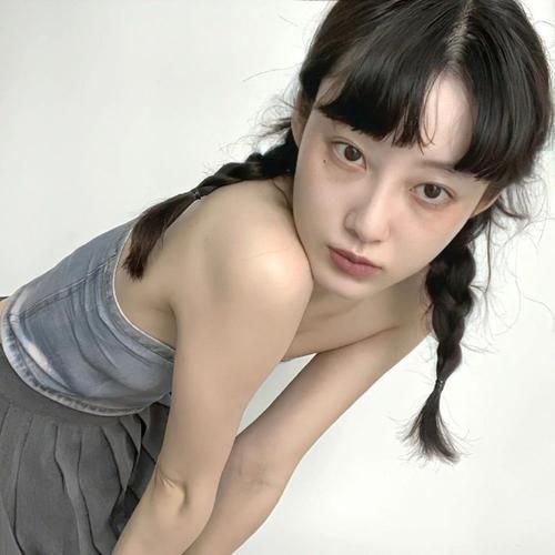 发型 画眉时要注意眉毛的弧度，不要画得过高，会显得老气。|璟美国际