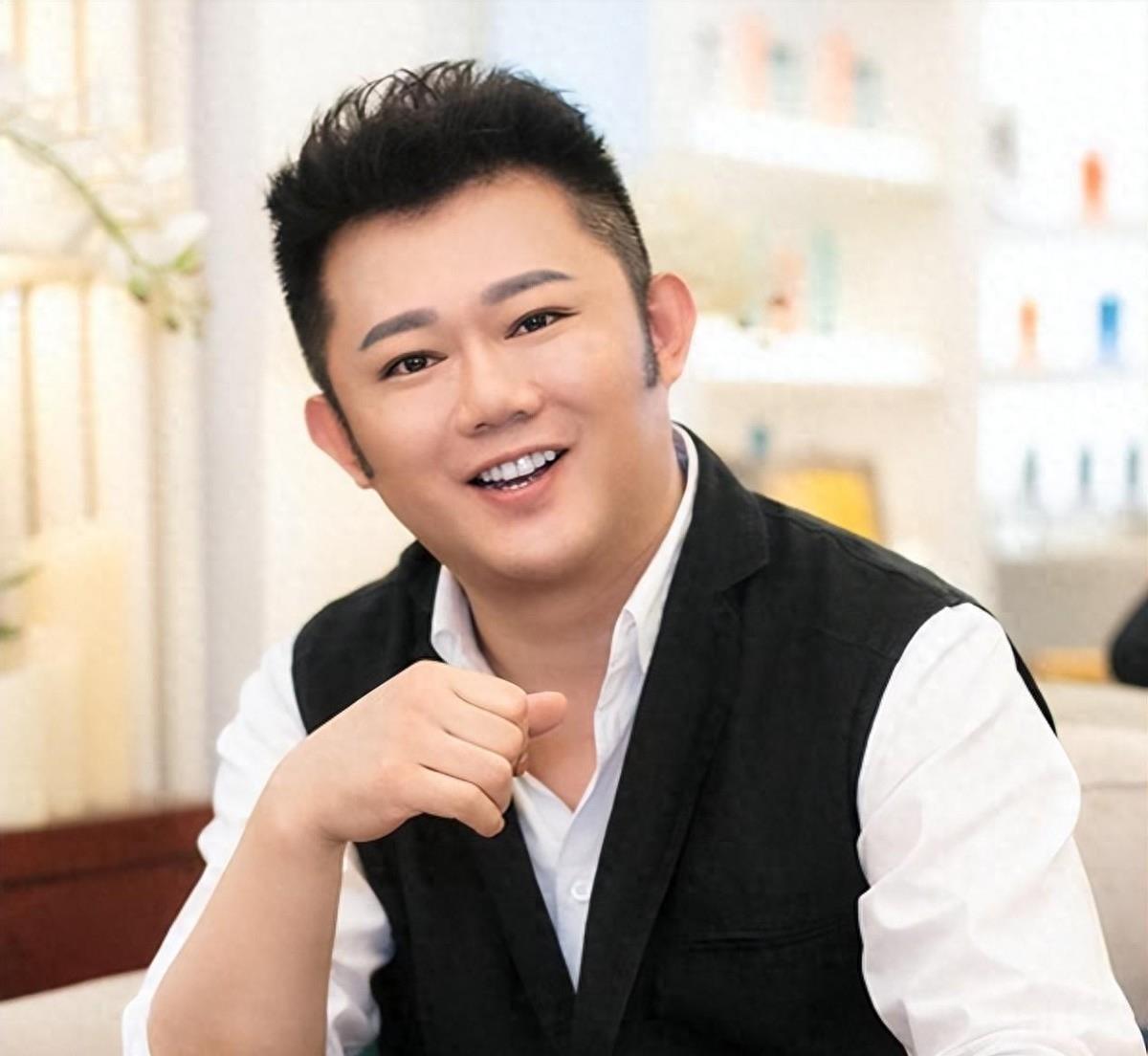 国际“丑模”吕燕逆袭,嫁入法国贵族家族,生下混血儿子颜值惊为天人