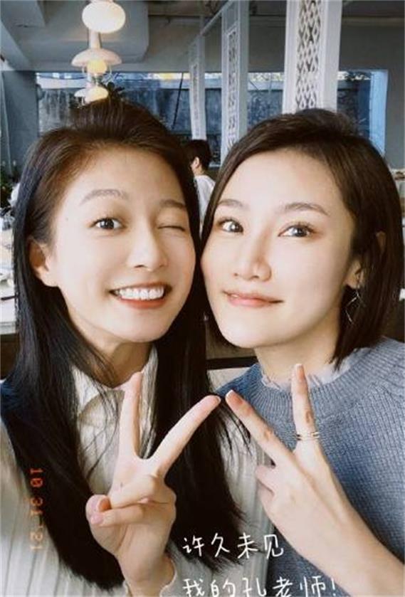 冯琳高颜值生活照,她有一张妩媚的脸,但内心是非常的理性与平和