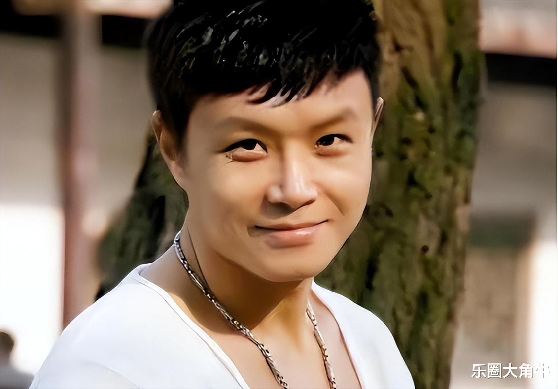 48岁陶红因病去世,9岁女儿一路跪拜祈福,与乐嘉婚姻仅维系3年