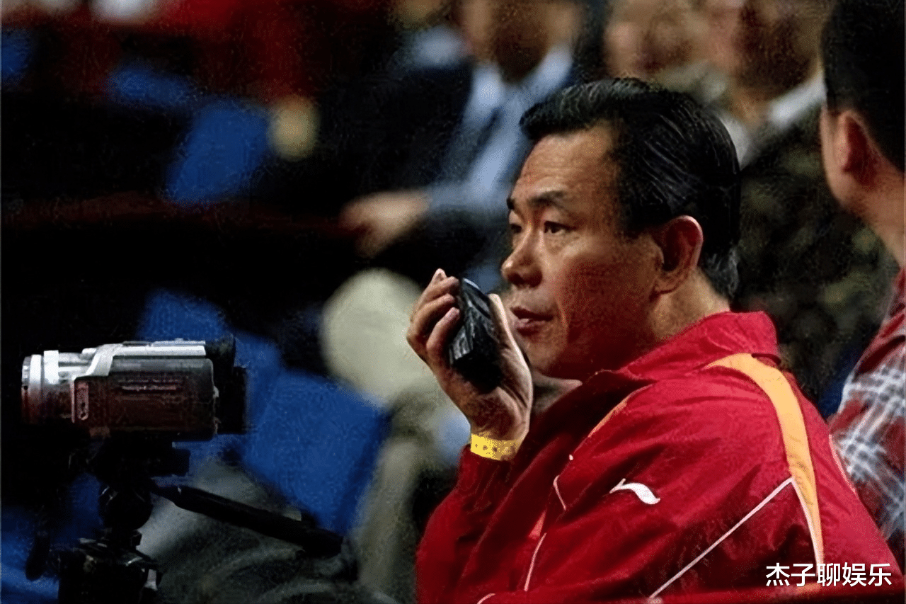 蔡振华背后的神秘女子：鲜少露面，比林志玲还美，甘愿住15平黑屋