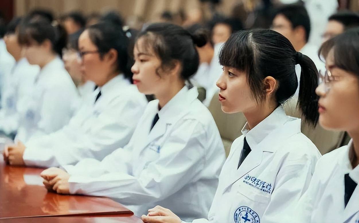 医学生|三甲医院招不到人，医学生却说求职无门，医学领域迎来发展尴尬期